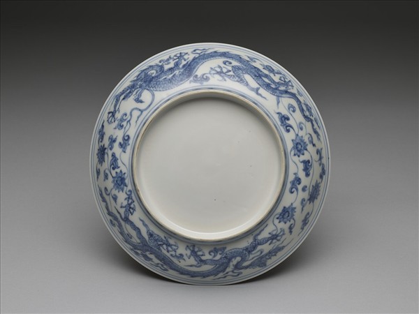 青花纏枝花卉龍紋盤