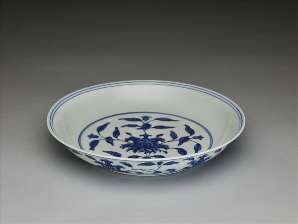 青花纏枝花卉紋盤