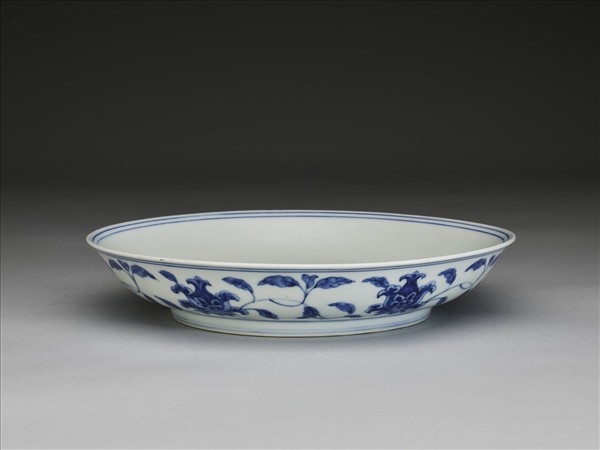 青花纏枝花卉紋盤
