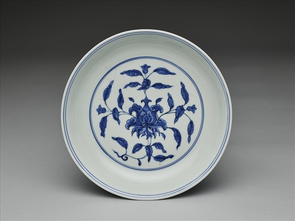 青花纏枝花卉紋盤