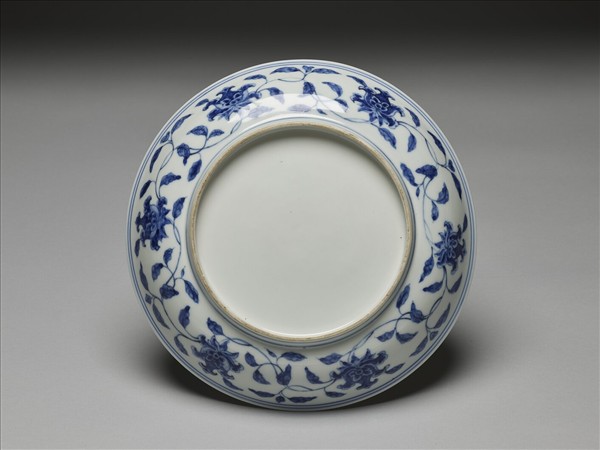 青花纏枝花卉紋盤