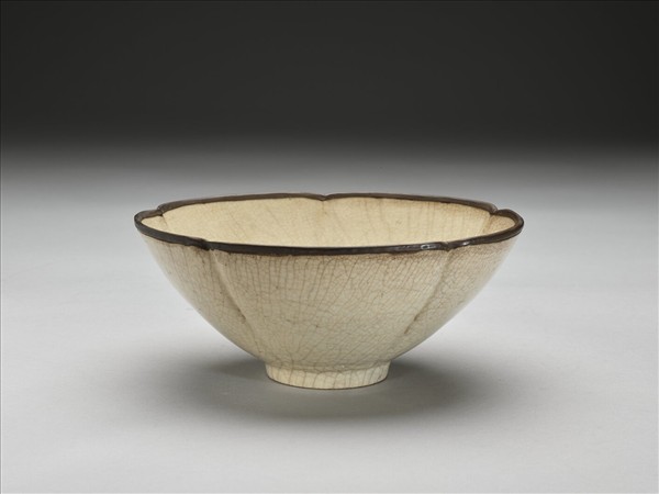 定窯 白釉梅花式碗