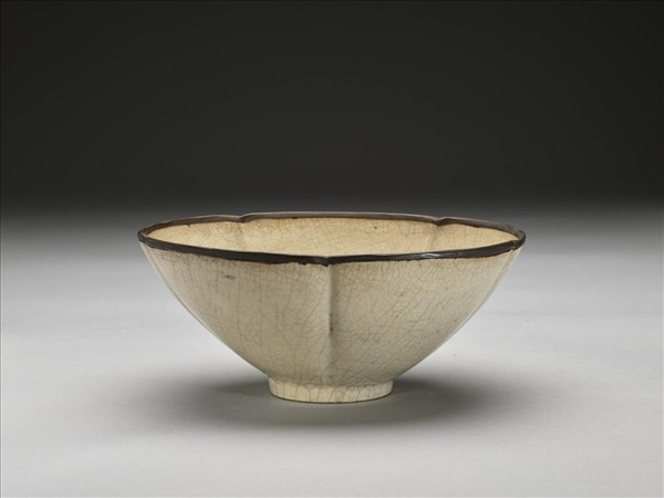 定窯 白釉梅花式碗