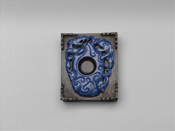 芮氏刻肋海膽標本與青金石韘形佩