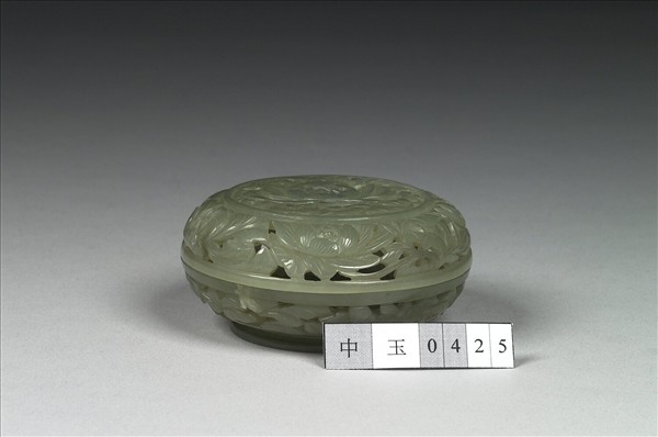 玉鏤空番蓮紋盒