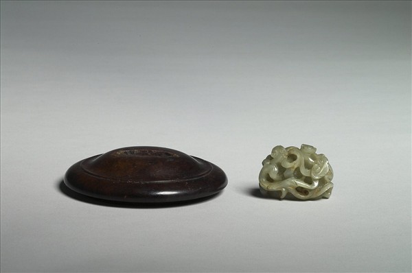 螭虎啣芝紋玉頂