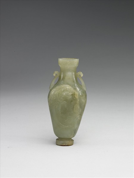 玉獸紋如意耳瓶