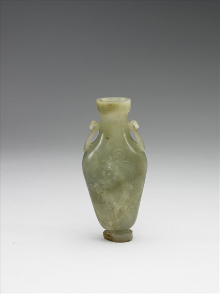 玉獸紋如意耳瓶
