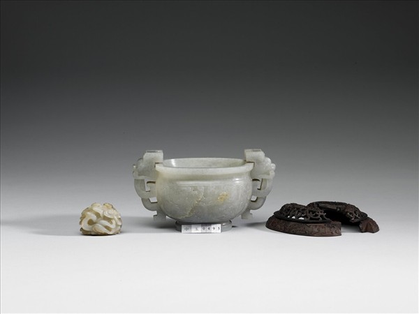 玉獸面紋橢圓爐