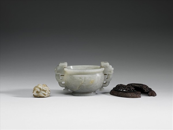 玉獸面紋橢圓爐