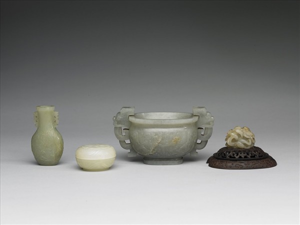 玉獸面紋橢圓爐