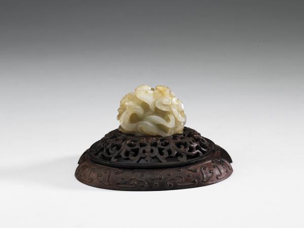 螭虎啣芝紋玉頂