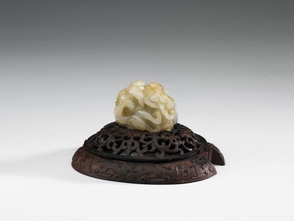 螭虎啣芝紋玉頂