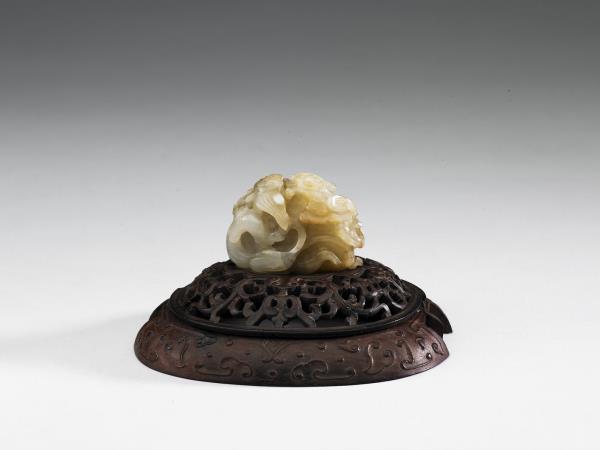 螭虎啣芝紋玉頂