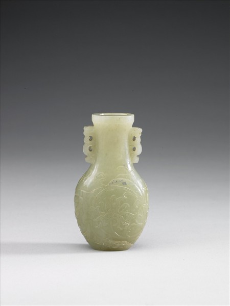 玉番蓮龍耳瓶