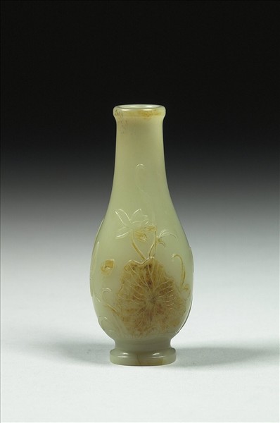 玉荷花紋瓶