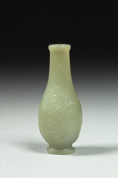 玉荷花紋瓶