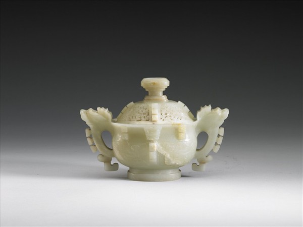 玉獸面紋龍耳爐