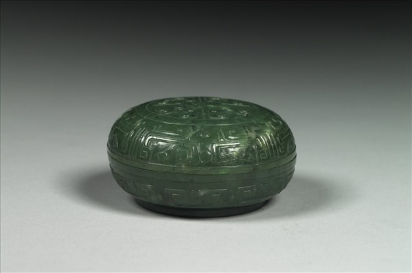 玉雲紋盒
