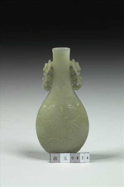 玉番蓮紋瓶