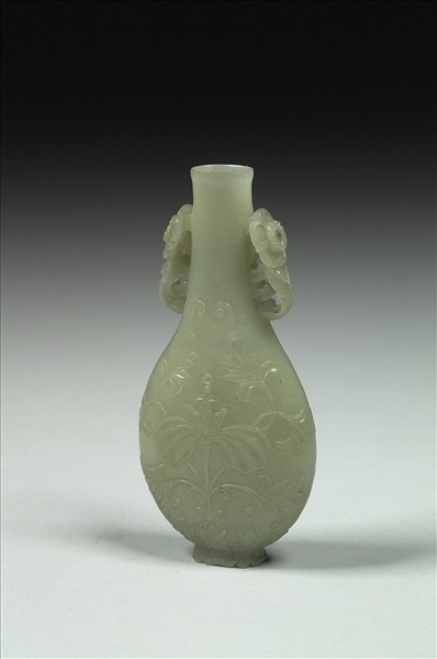玉番蓮紋瓶