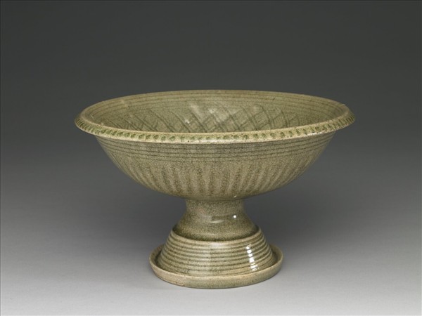 泰國 14-16世紀 青瓷劃花高足碗