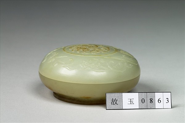玉雕花盒
