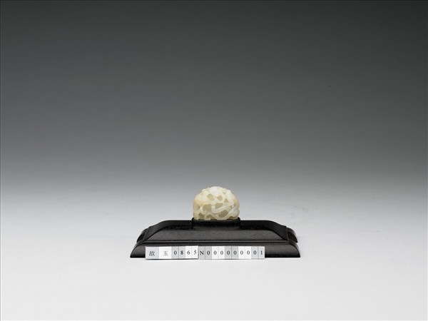 螭虎啣芝紋玉頂