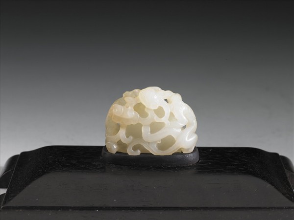 螭虎啣芝紋玉頂