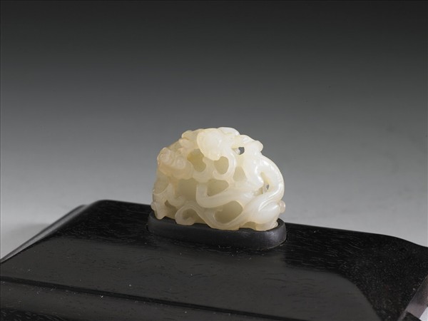 螭虎啣芝紋玉頂