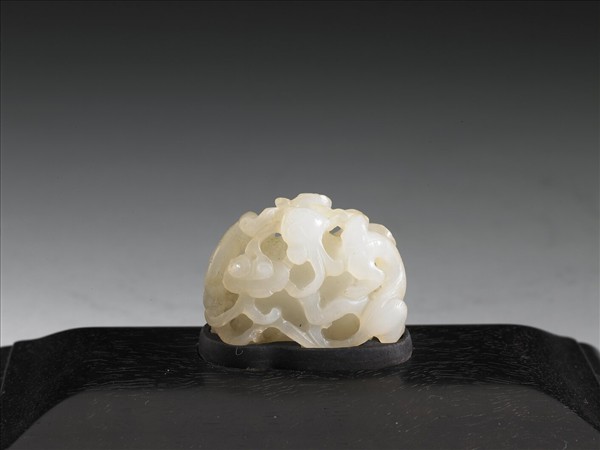 螭虎啣芝紋玉頂