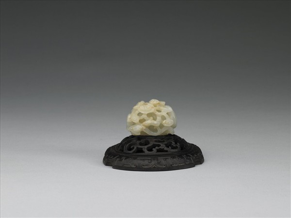 螭虎啣芝紋玉頂