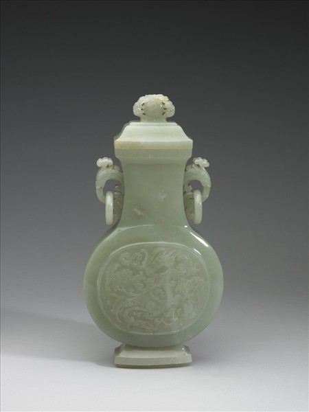 玉穿花龍紋環耳扁瓶