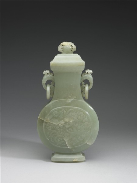 玉穿花龍紋環耳扁瓶