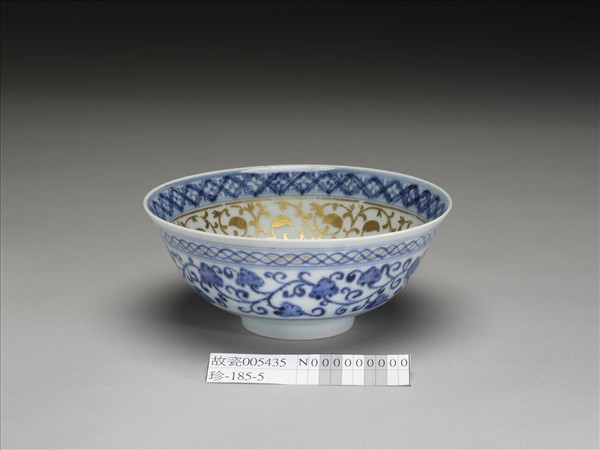 青花描金蓮花紋碗