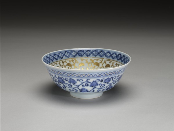 青花描金蓮花紋碗