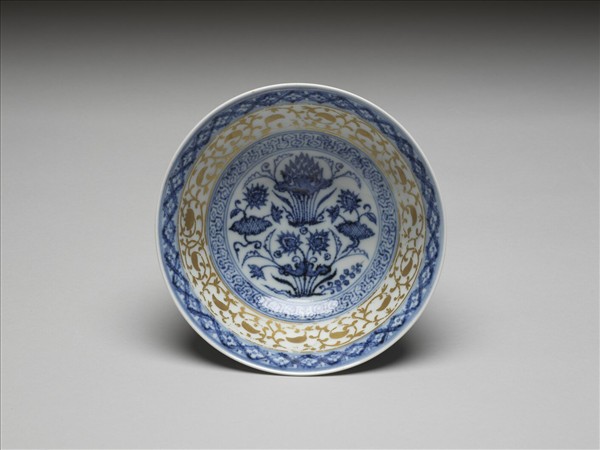 青花描金蓮花紋碗