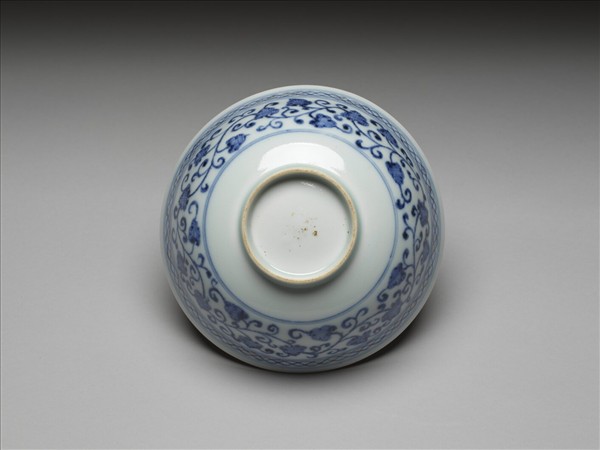 青花描金蓮花紋碗