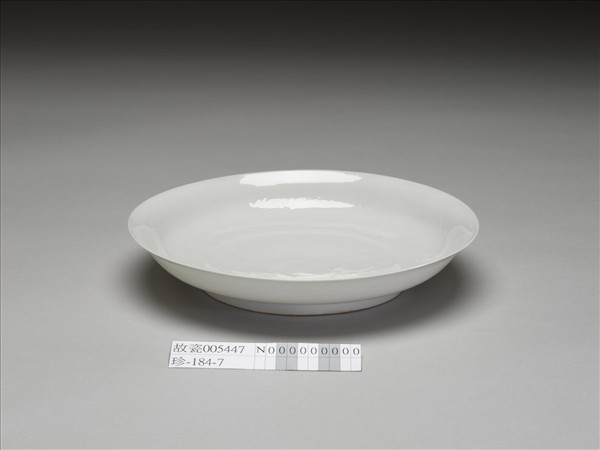 白瓷八寶番蓮紋盤