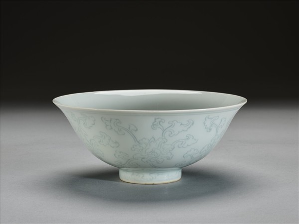 青白瓷劃花花卉紋碗
