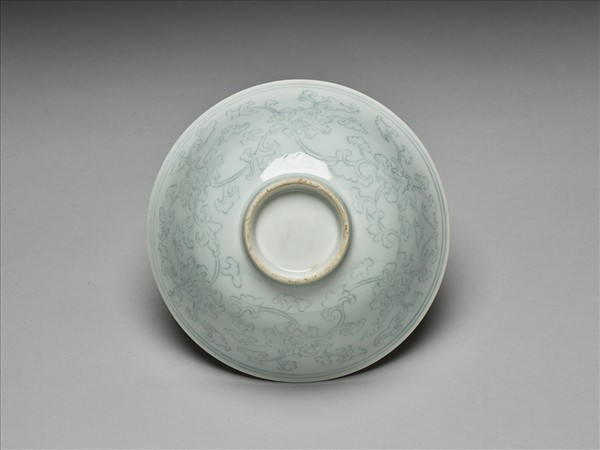 青白瓷劃花花卉紋碗