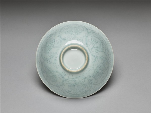 青白瓷劃花花卉紋碗