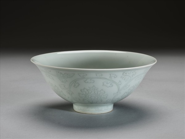 青白瓷劃花花卉紋碗