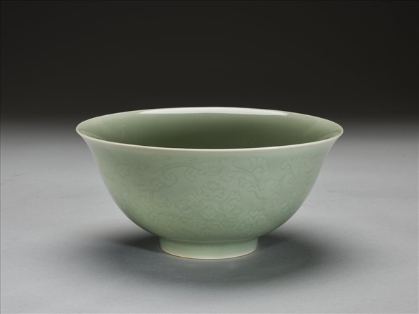 冬青釉劃花花卉紋碗