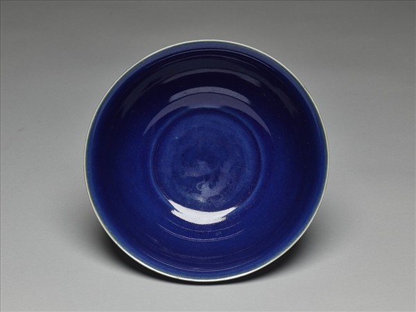 霽青釉雲龍紋碗