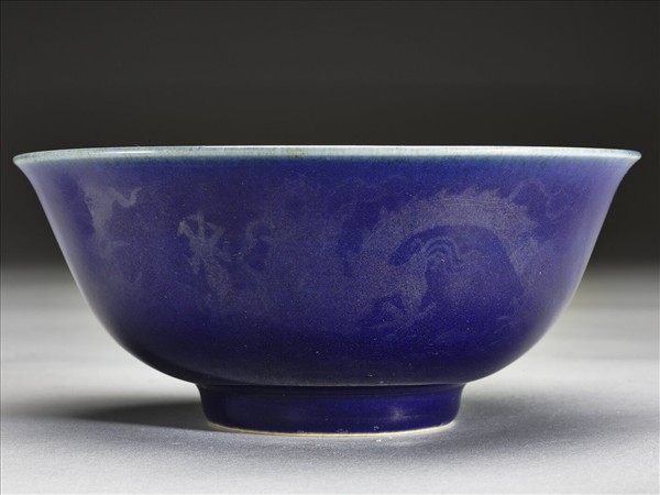 霽青釉雲龍紋碗