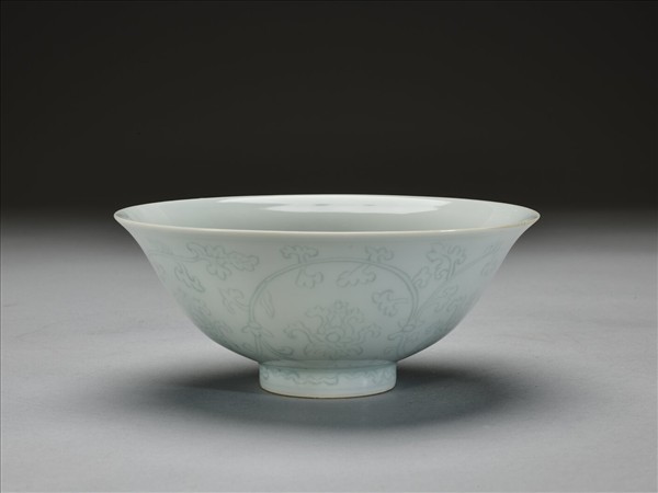青白瓷劃花花卉紋碗