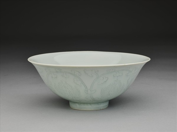 青白瓷劃花花卉紋碗