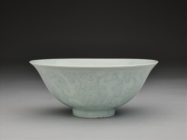 青白瓷劃花花卉紋碗