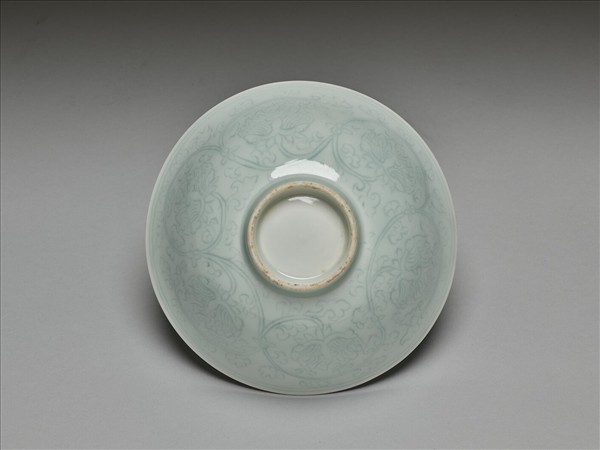 青白瓷劃花花卉紋碗